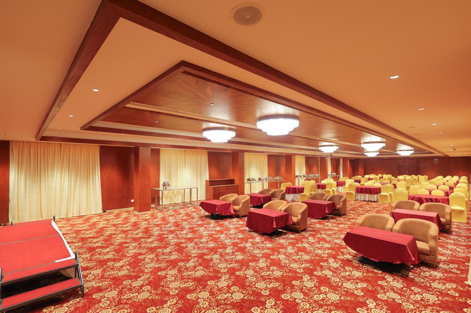 Icon Grand Hotel By Bhagini Бангалор Екстериор снимка