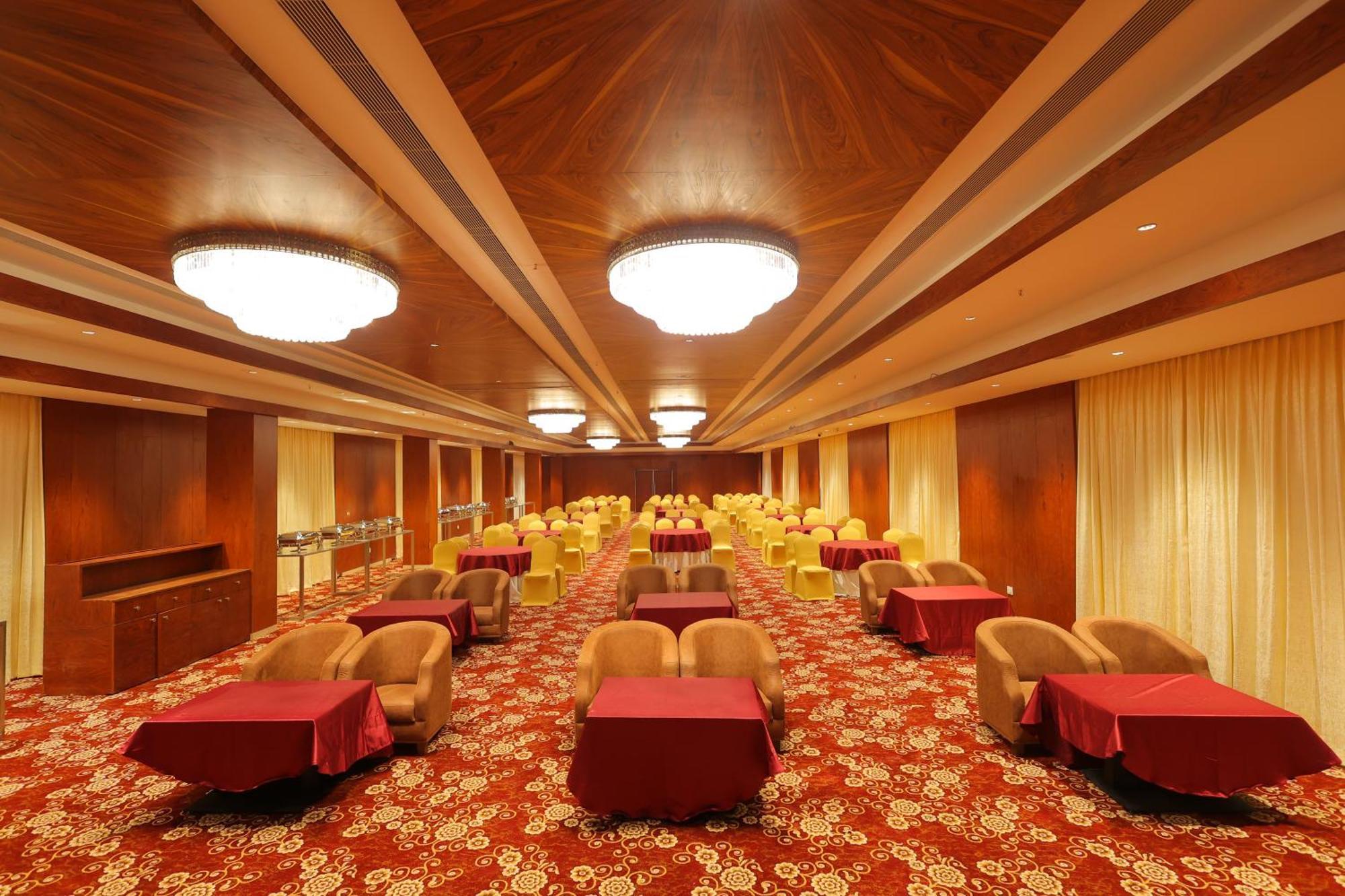 Icon Grand Hotel By Bhagini Бангалор Екстериор снимка