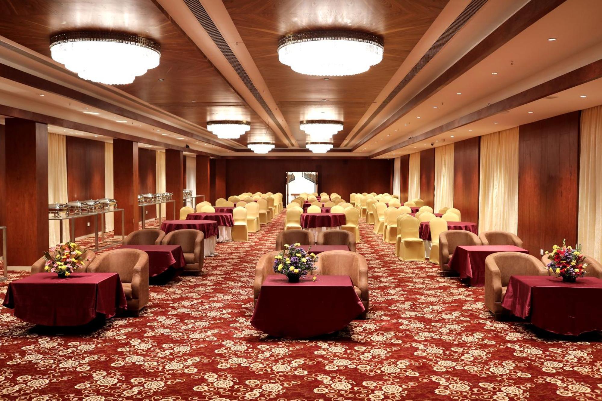 Icon Grand Hotel By Bhagini Бангалор Екстериор снимка