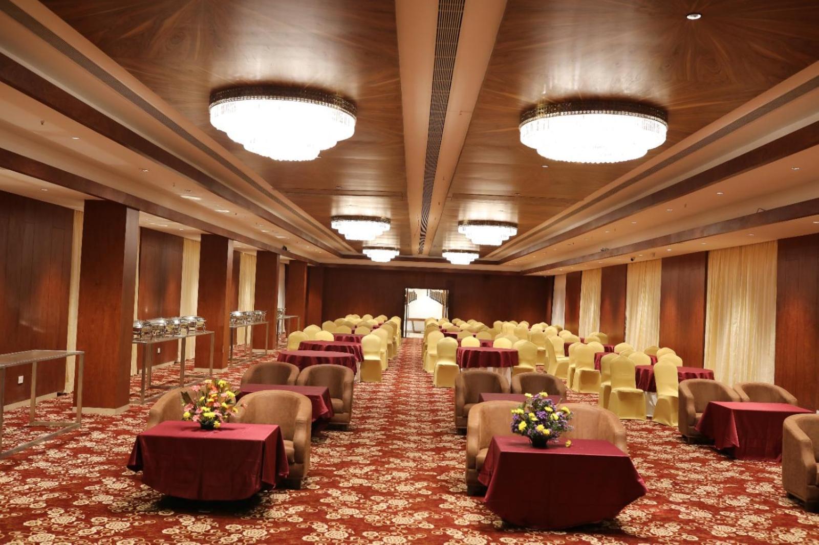 Icon Grand Hotel By Bhagini Бангалор Екстериор снимка